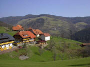 Blick vom Gasthaus Holzer Kreuz nach Sdosten ber Vorderholz nach Vorderstadel hoch zum Wannenkopf